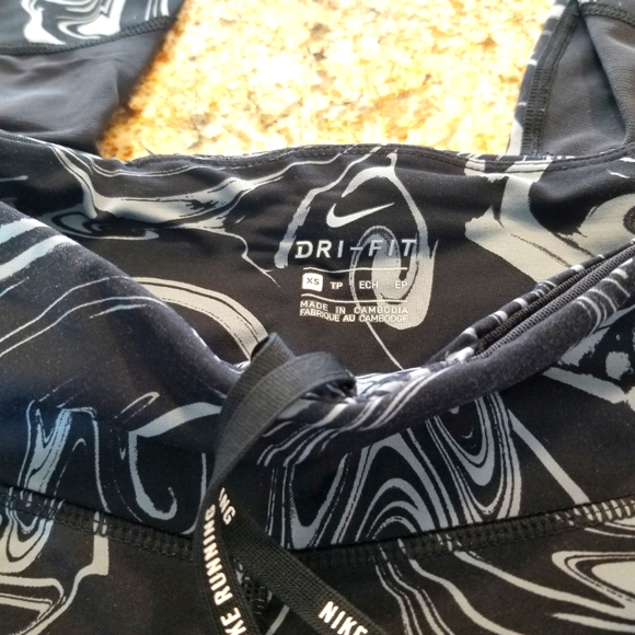 Nike leggings - Picture 2 of 4